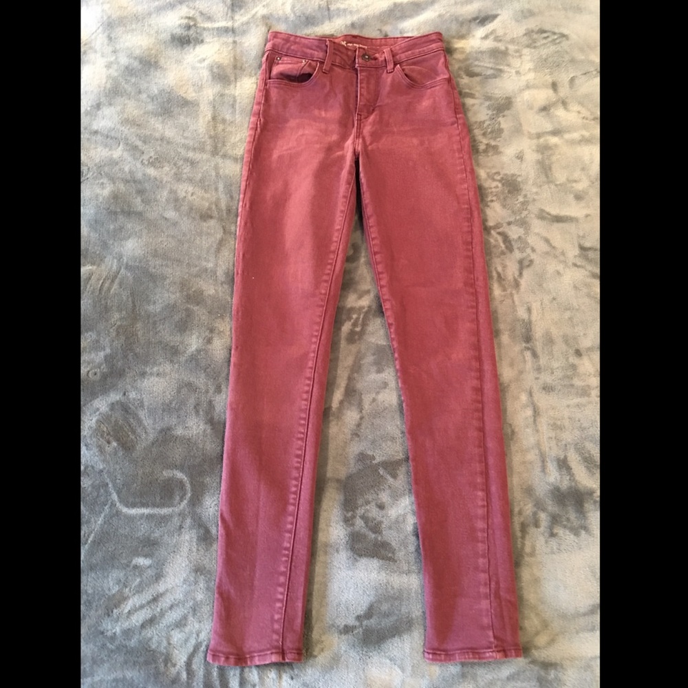 Maroon Levi’s high rise skinny jeans